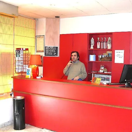 فندق التونا باريس