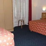 Hotel Altona 2*