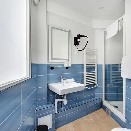 Altona 2* Paris